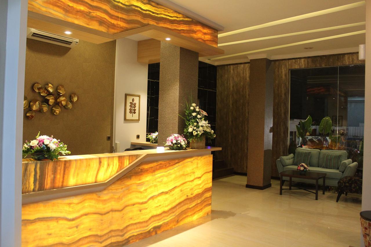 Fontana Hotel Giacarta Esterno foto